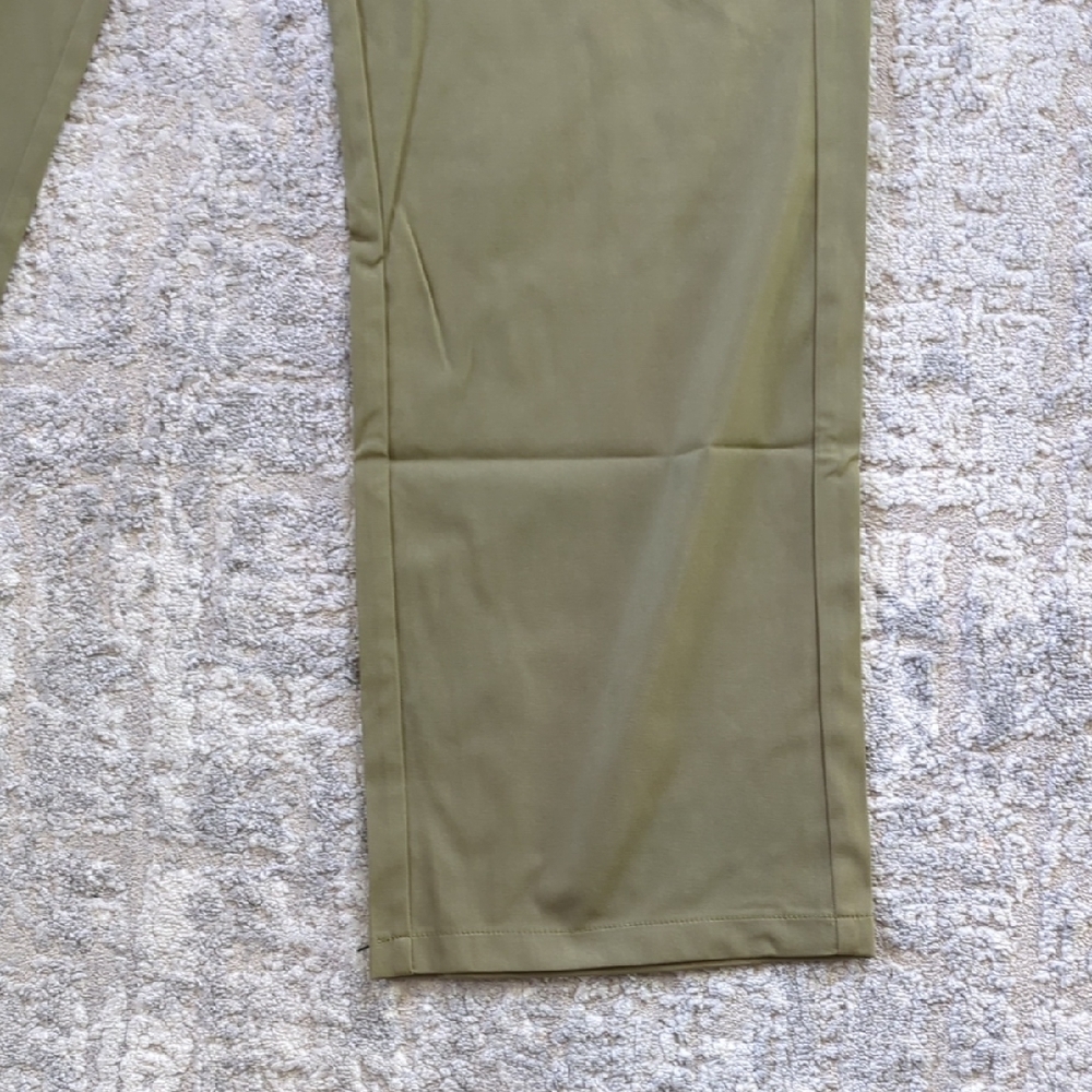 NWT PrettyLittleThing Shape Khaki Buckle Cargo Wide Leg Pants Size 4 - Picture 4 of 12